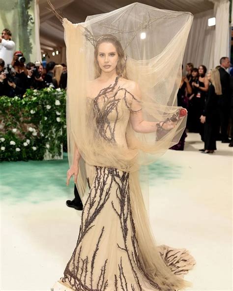 lana del rey met gala 2021